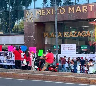 Comerciantes protestan en Plaza Izazaga