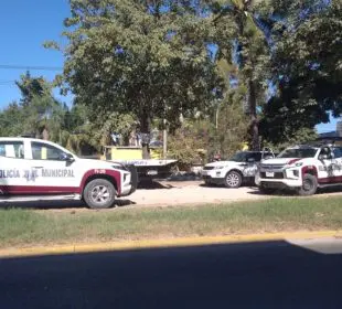 Policías recuperan vehículo