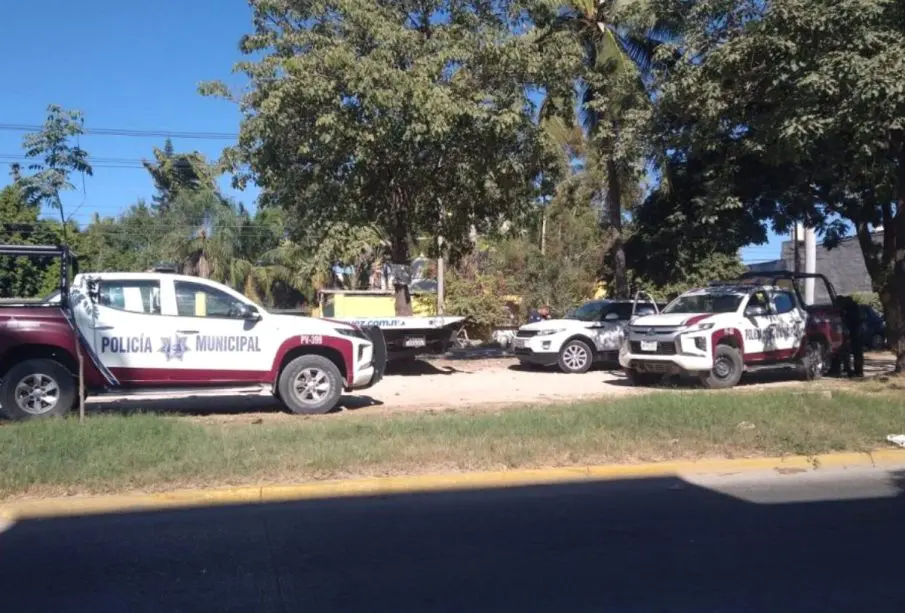 Policías recuperan vehículo