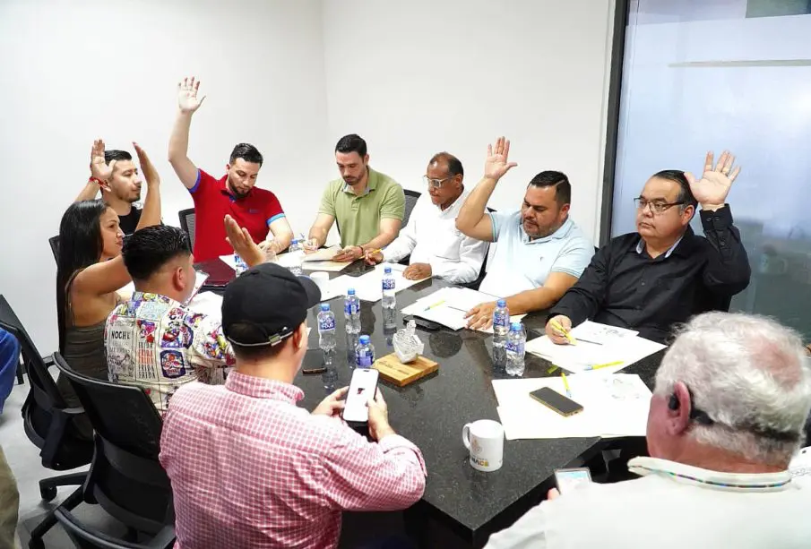 Aprueban doce obras