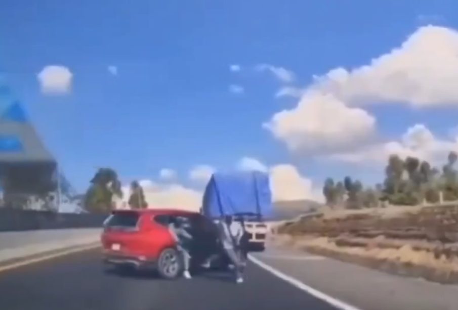 Carretera México-Texcoco, familia escapa de asalto (Video)
