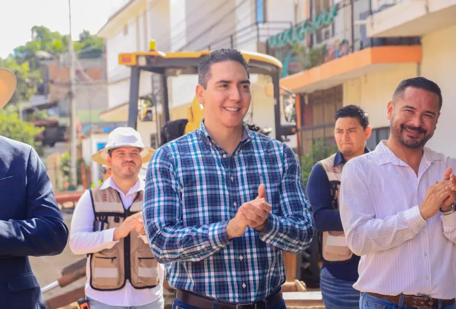 Santana inicia obras con contratos presuntamente ilegales