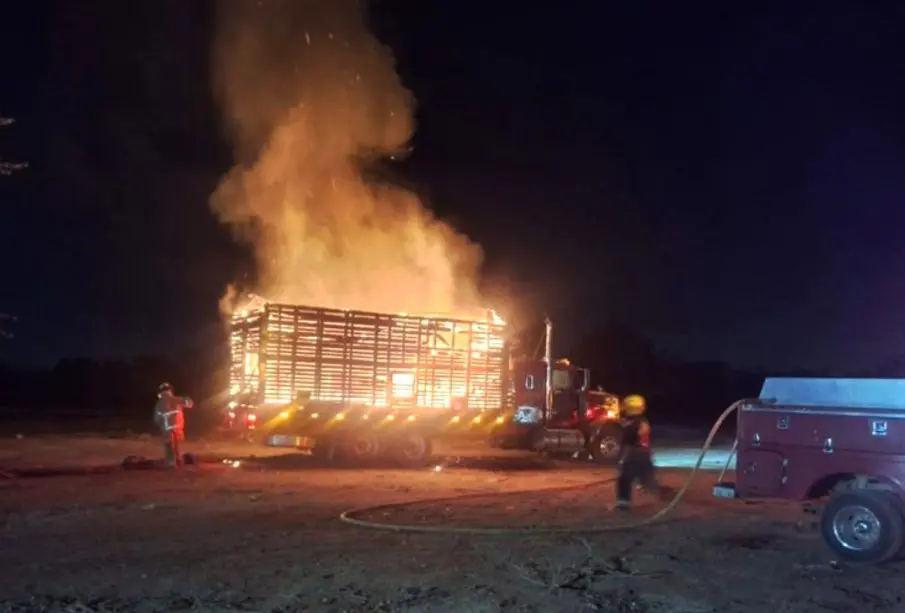 Incendio en camión de carga