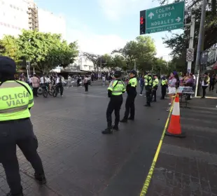 Oficiales mujeres en marchas del 8M