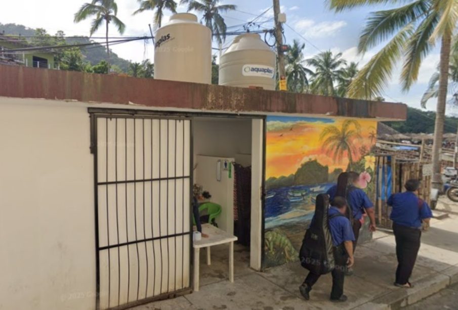 Habitantes de Mismaloya detienen clausura de baños públicos