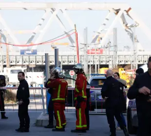 Seguridad publica durante hallazgo de una bomba