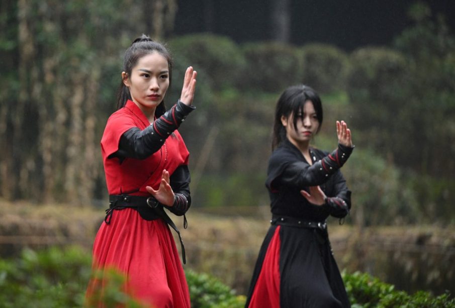 Mujeres practicando el kung fu Emei