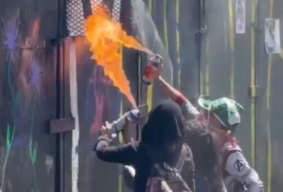 Vandalismo en marcha feminista deja daños en CDMX
