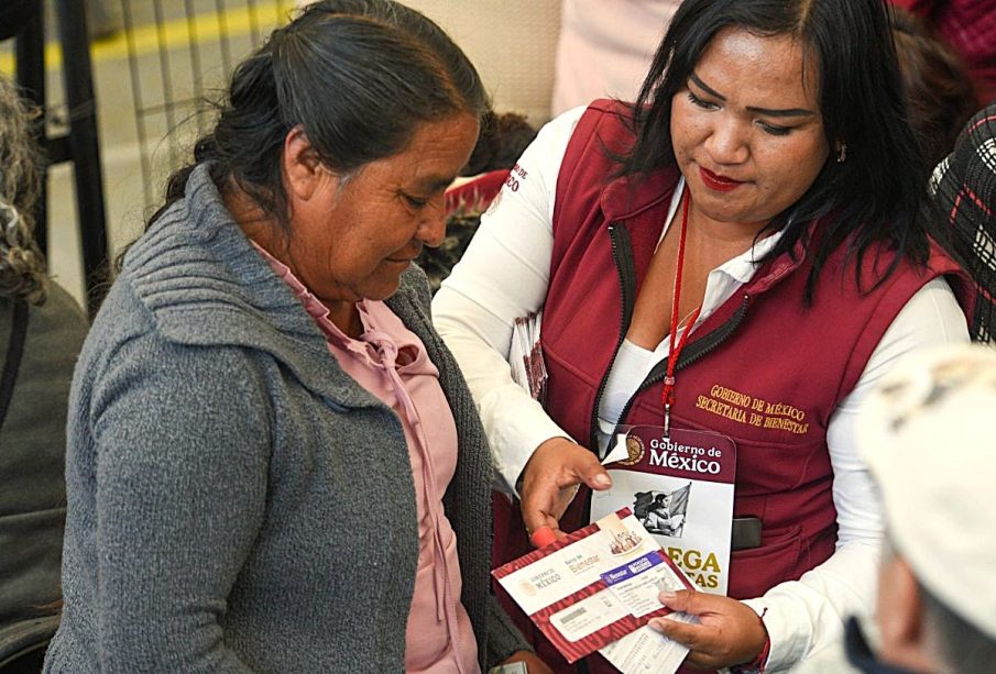 Entregan pensión mujeres bienestar