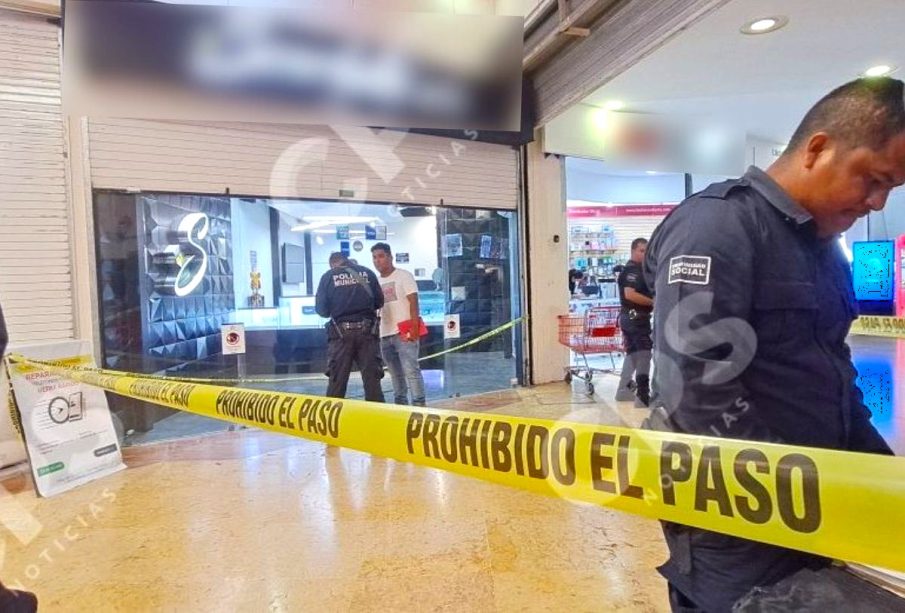Fiscalía en Plaza Caracol tras robo de joyería