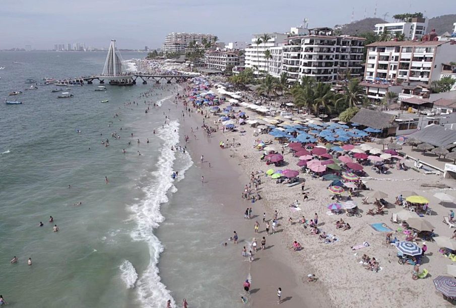 Turistas disfrutan del puente vacacional de marzo 2025 en Puerto Vallarta