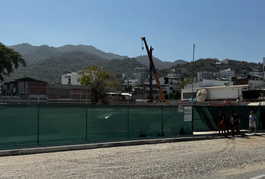 Construcción de edificios en Vallarta.