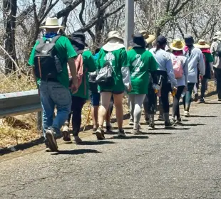 Millones de fieles marchan rumbo a Talpa.