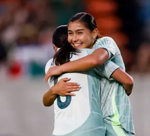 Las mexicanas celebran la victoria sobre Jamaica