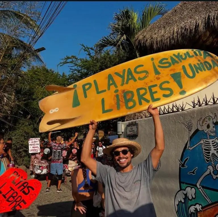 Protesta contra playa Malpaso