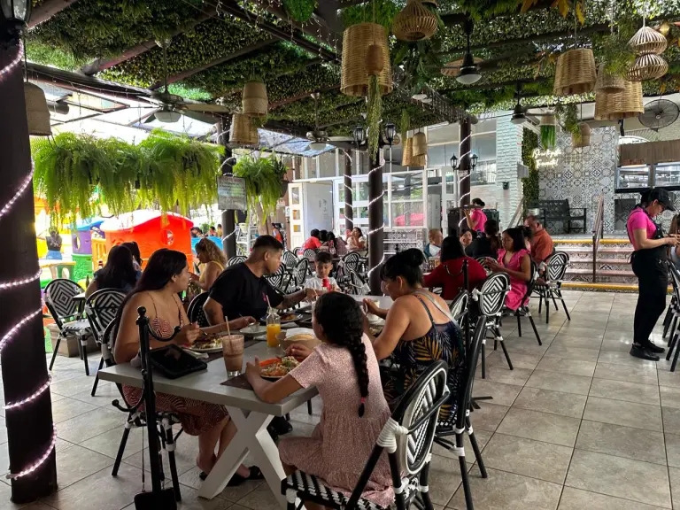 Restaurantes llenos en Puerto Vallarta
