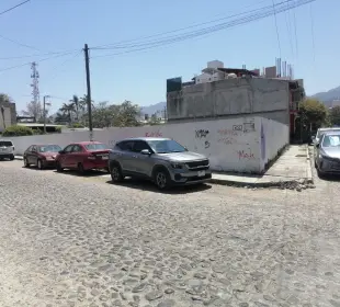 Autos abandonados en la colonia Versalles.