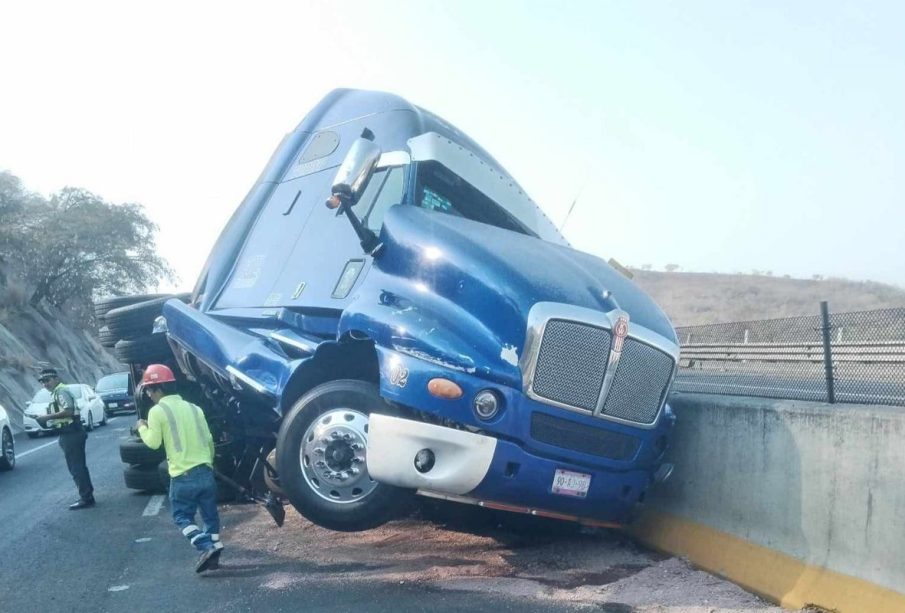 Accidente en la autopista Tepic-Guadalajara en Km 82 (Video)