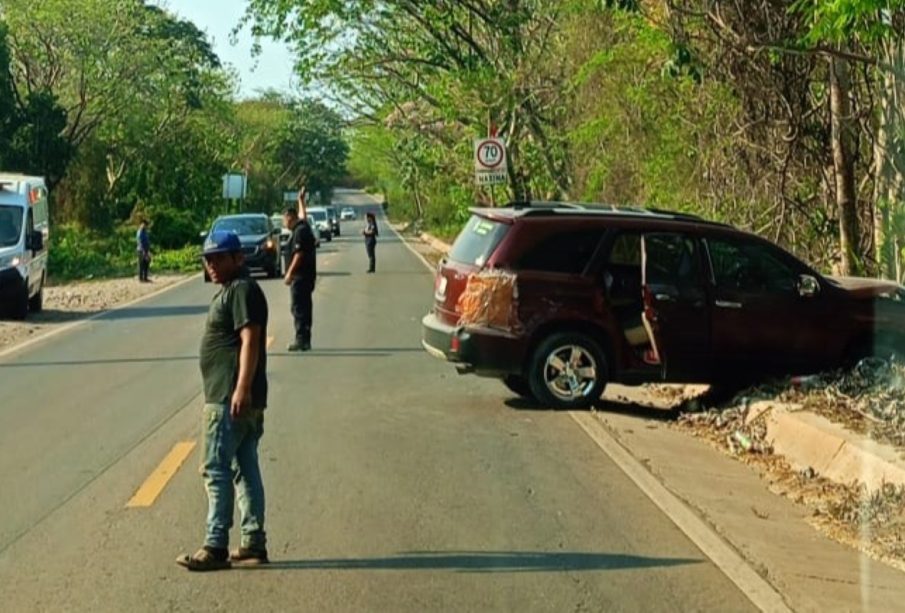 Accidente en la carretera federal 200 causa caos vial (Video)