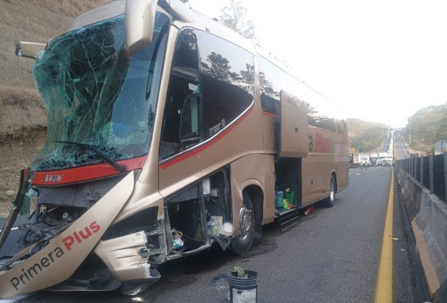 Autobús de pasajeros accidentado deja seis heridos en Nayarit