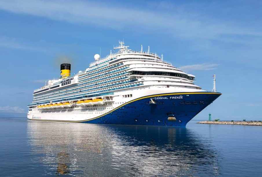 Crucero atraca en la terminal portuaria de Puerto Vallarta