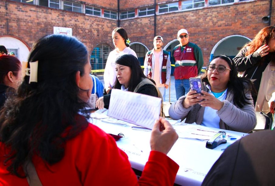 Estudiantes tramitan la beca Rita Cetina