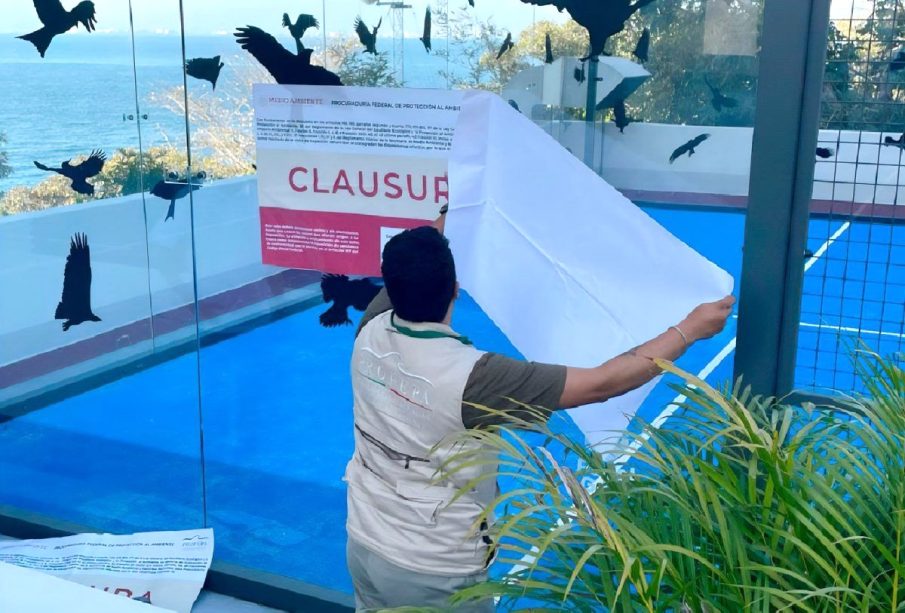 Clausura de edificio en Puerto Vallarta