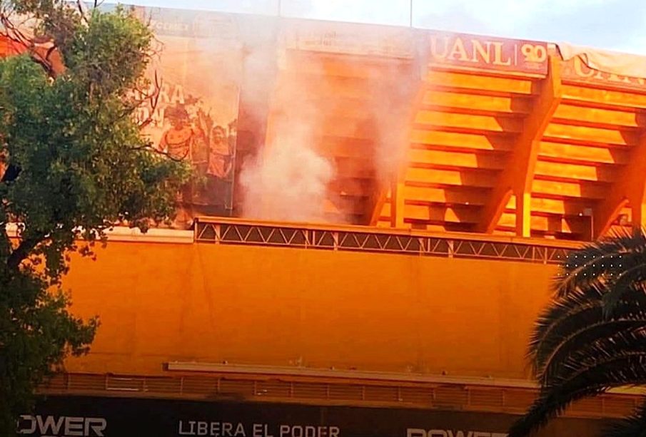 Flamazo en el estadio universitario