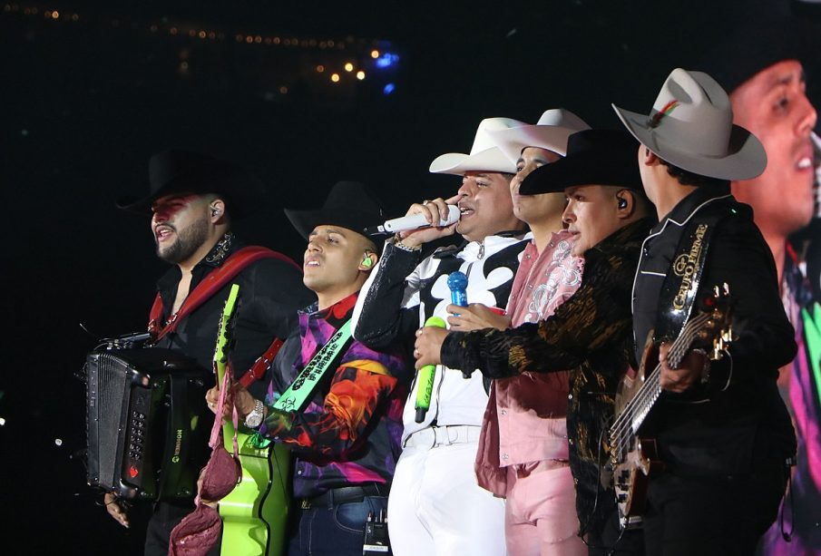 Grupo Firme cancela show, visas en "proceso administrativo"