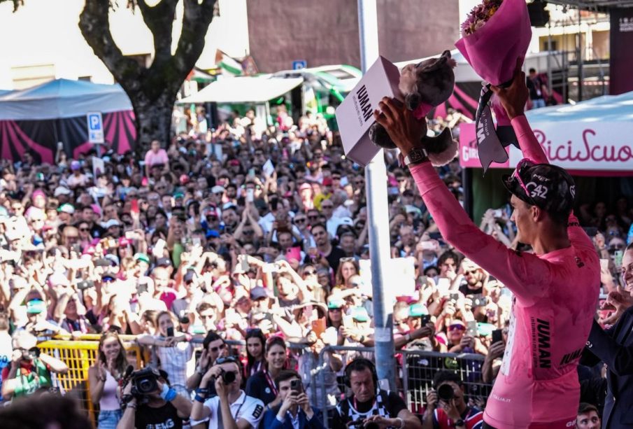 Isaac del Toro mantiene la Maglia Rosa en el Giro de Italia