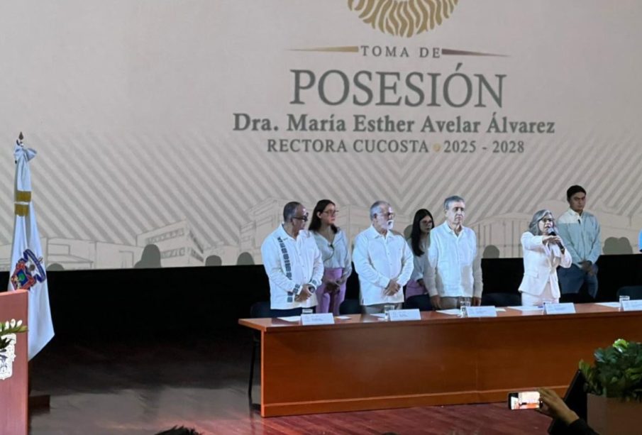 María Esther Avelar tomó posesión como rectora del CUCosta