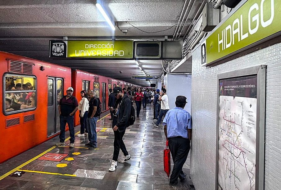 Pasajeros en el metro de la CDMX
