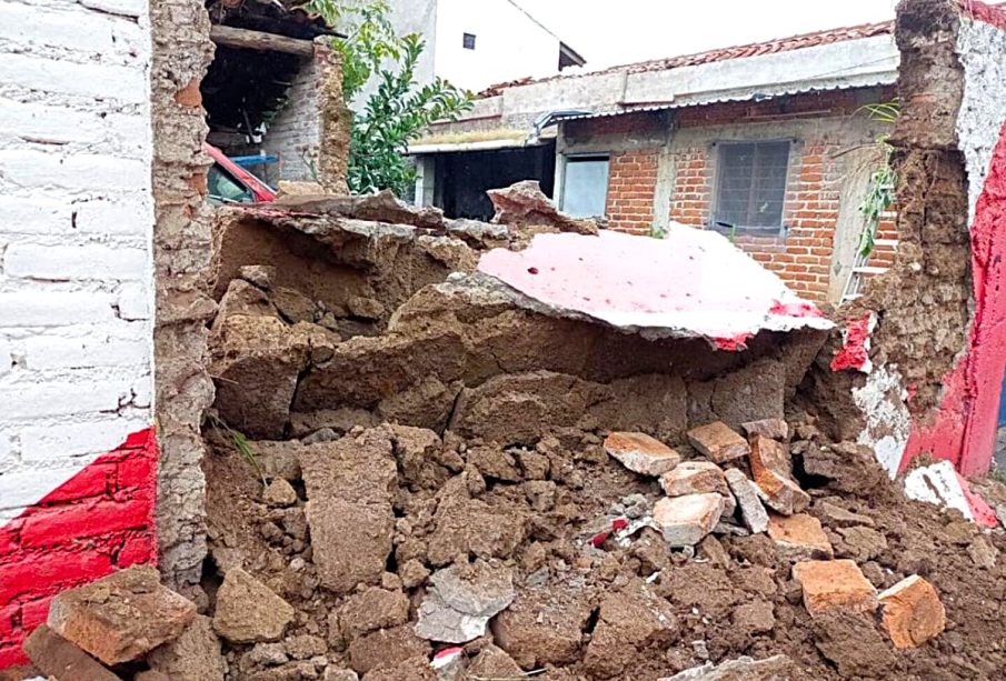 Barda caída tras sismo en Los Mazos, Tuxpan, Jalisco