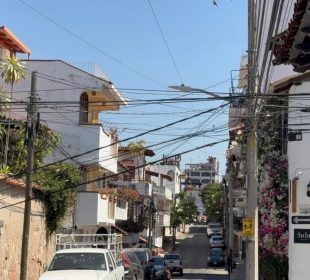 Vecinos de la calle Miramar denuncian falta de alumbrado público