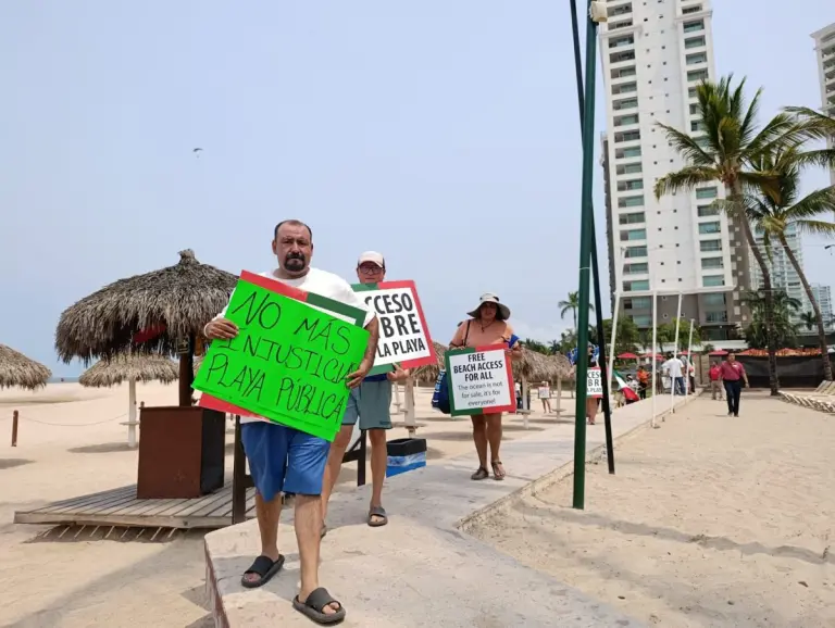 Exigen abrir acceso a playa Holi