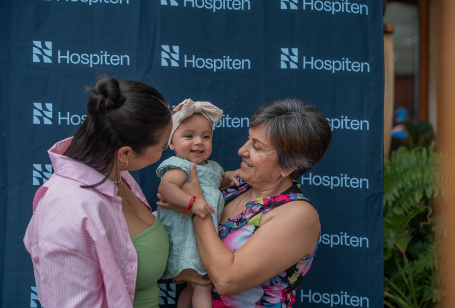 Festo a mamás en Hospiten