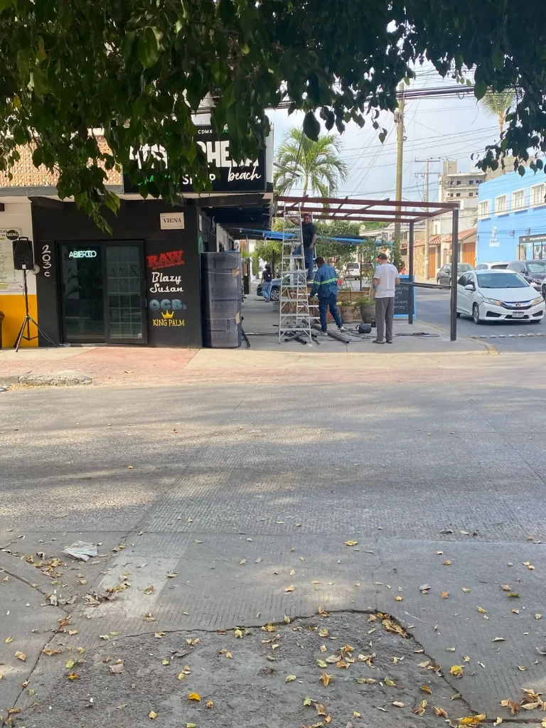 Multas por invadir banquetas 