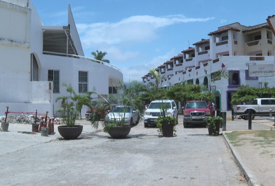 Quitan macetones en Playa Las Glorias