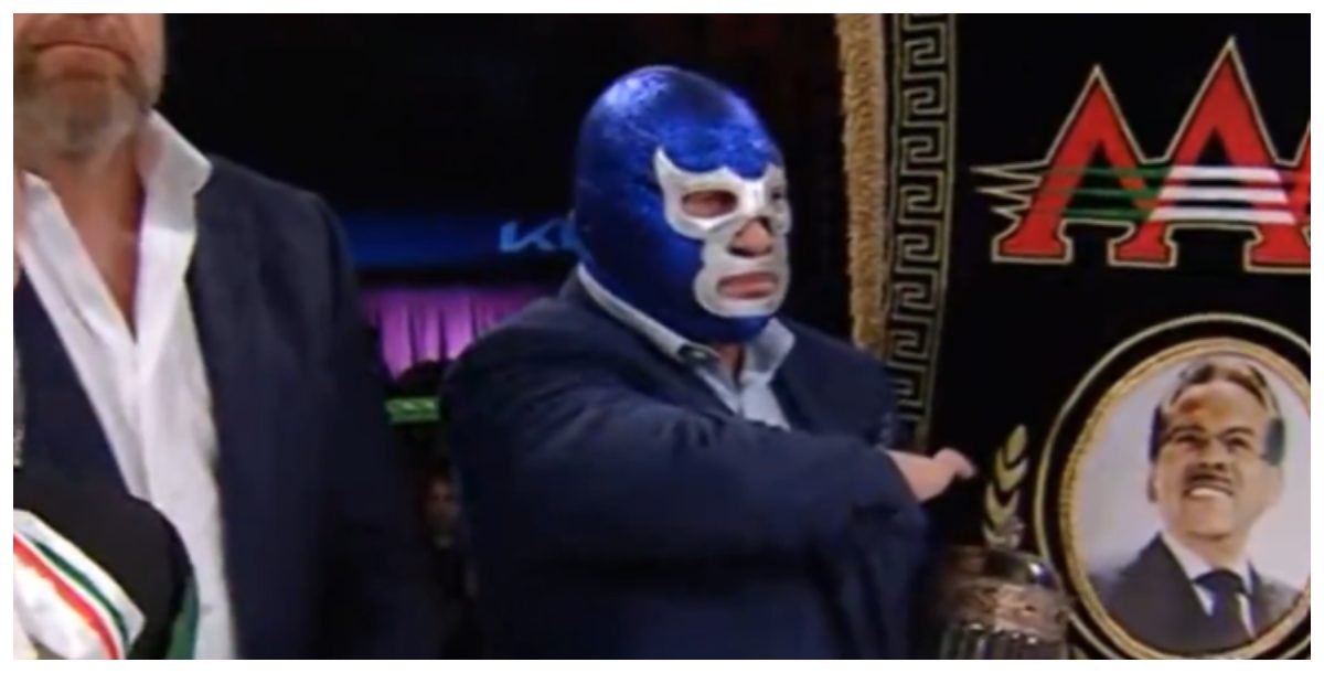 Cantante se equivoca con el Himno Nacional Mexicano en WWE