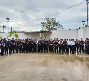 Luis Munguía anuncia bono y mejores condiciones para policías