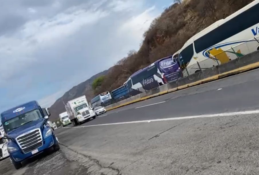 Autopista Tepic-Guadalajara congestionamiento vial (Video)