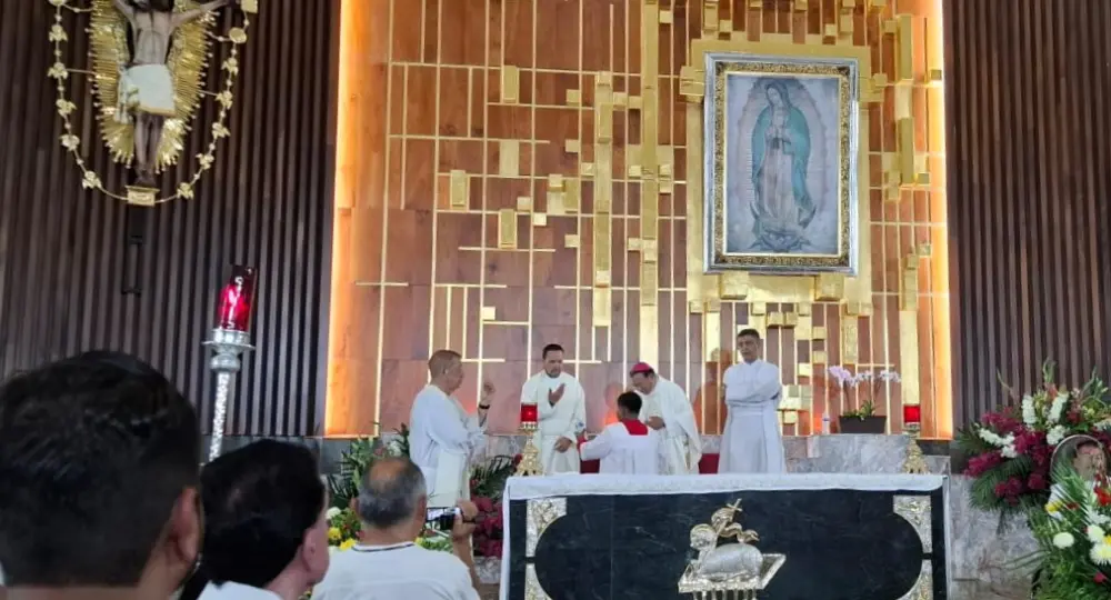 Consagran altar en templo de Villa de Guadalupe