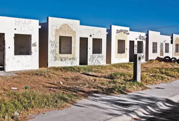Infonavit no debe regularizar casas ocupadas ilegalmente