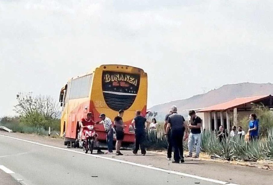 Vacacionistas varados por falla en autobús se dirigían a Vallarta