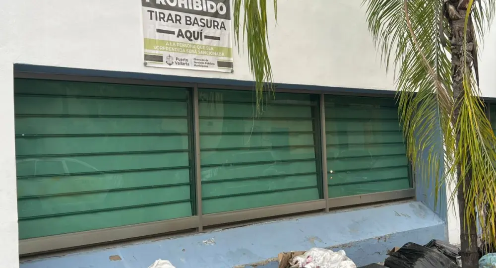 Basura en la colonia Versalles