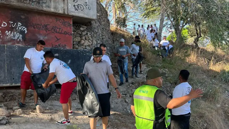 Brigada para limpiar playas