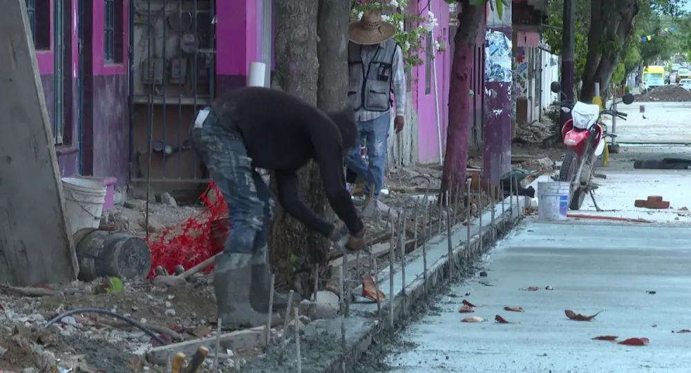 Reparan calles en Ixtapa