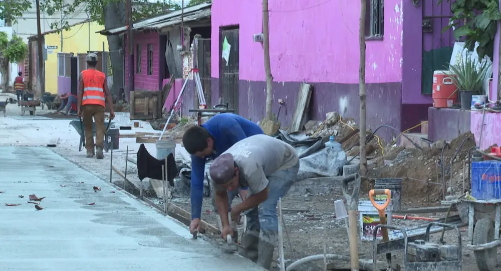 Reparan calles en Ixtapa