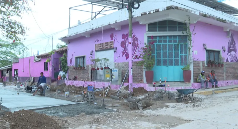 Reparan calles en Ixtapa