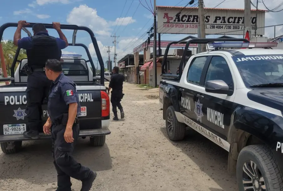 Ladrón roba bolso a turista en Vallarta y lo desaparece en la huida